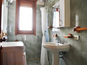 Ferienhaus, 2 Schlafzimmer, Terrasse | Badezimmer
