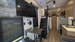 Fridge, microwave, oven, stovetop - 2 Bedroom FREE Boat ON CANAL fish out back and fire pit more FUR BABIES welcome (Satsuma)