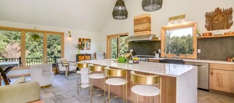 Elegant Riverfront house in Rumney with hot tub, outdoors, fitness equipment