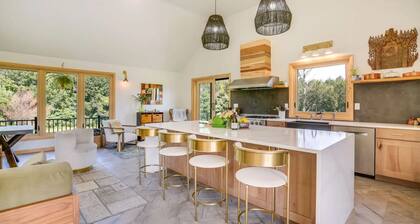 Elegant Riverfront house in Rumney with hot tub, outdoors, fitness equipment