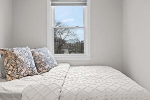 3 dormitorios, tabla de planchar con plancha, wifi gratis y ropa de cama
