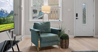 Stylish Modern Getaway Near Downtown City Center!