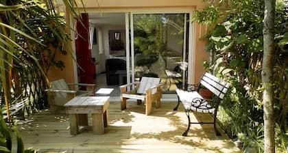 250 m from the sea, port and shops. in a quiet, private cul-de-sac.