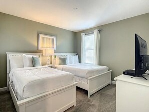 6 bedrooms, iron/ironing board, WiFi, bed sheets