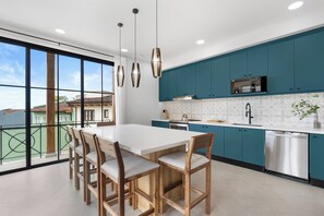 Hus, delvis havutsikt | Eget kjøkken