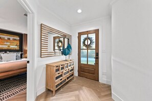 4 habitaciones, tabla de planchar con plancha, wifi y ropa de cama 