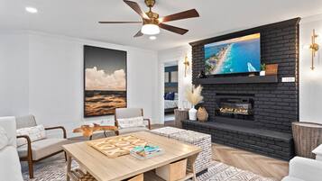 TV, fireplace
