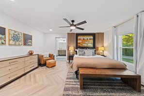 7 habitaciones, escritorio y tabla de planchar con plancha 