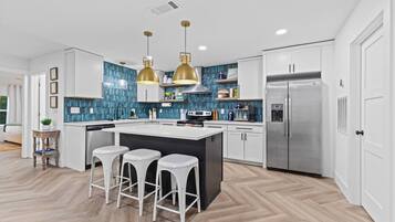 Refrigerador, microondas, horno, placa de cocina