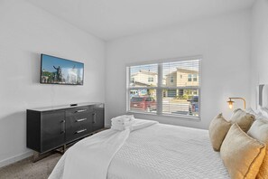 5 bedrooms, iron/ironing board, WiFi, bed sheets