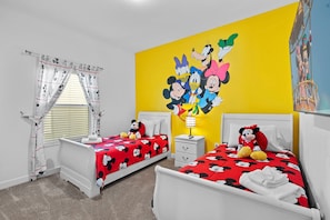 5 bedrooms, iron/ironing board, WiFi, bed sheets