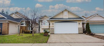 Spacious 5-bedroom house with AC, WiFi in superb Grande Prairie