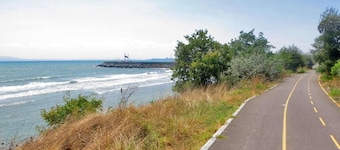 Charming 1-bedroom apartment in pleasant Burgas with AC, WiFi