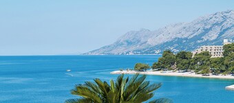 2BR Apartment with balcony and sea view