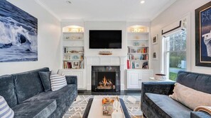 Smart TV, fireplace