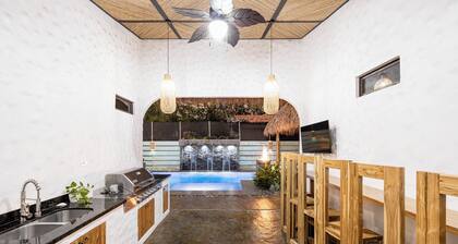 Luxury Retreat Villa private Pool & BBQ by SPCR