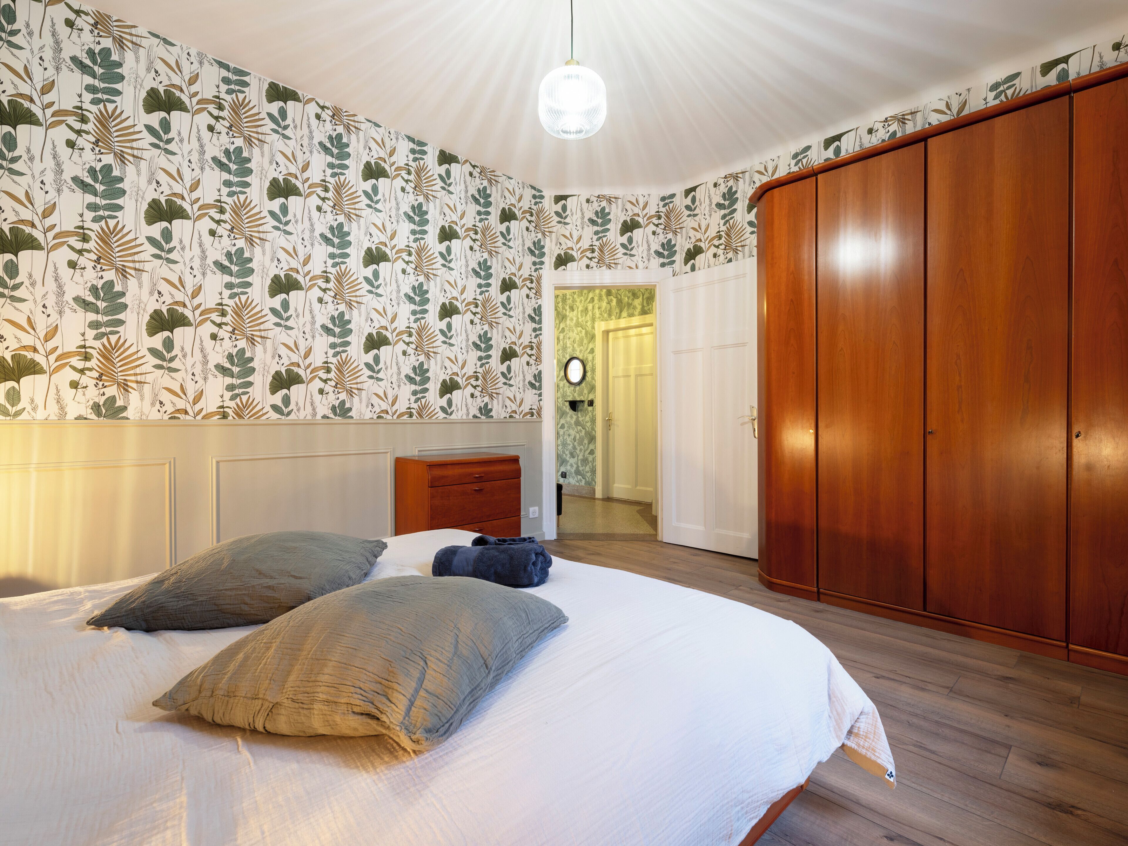 2 bedrooms, iron/ironing board, travel cot, WiFi