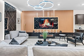 Smart TV y chimenea 