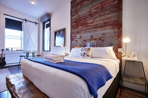 The Music Suite | Down comforters, memory foam beds, iron/ironing board, free WiFi - Edisons Inn (Stratford)