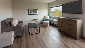 Studio, 1 Tempat Tidur King (Extended Stay | Chair) | Setrika/meja setrika dan Wi-Fi gratis