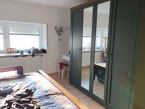 2 slaapkamers, een strijkplank/strijkijzer, wifi, beddengoed