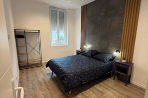 2 bedrooms, iron/ironing board, WiFi, bed sheets