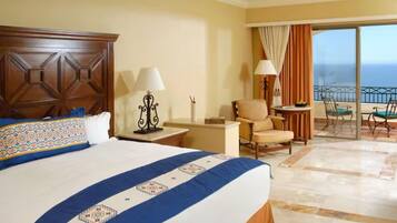 Deluxe Suite, Beach View | 1 bedroom, desk, laptop workspace, free WiFi