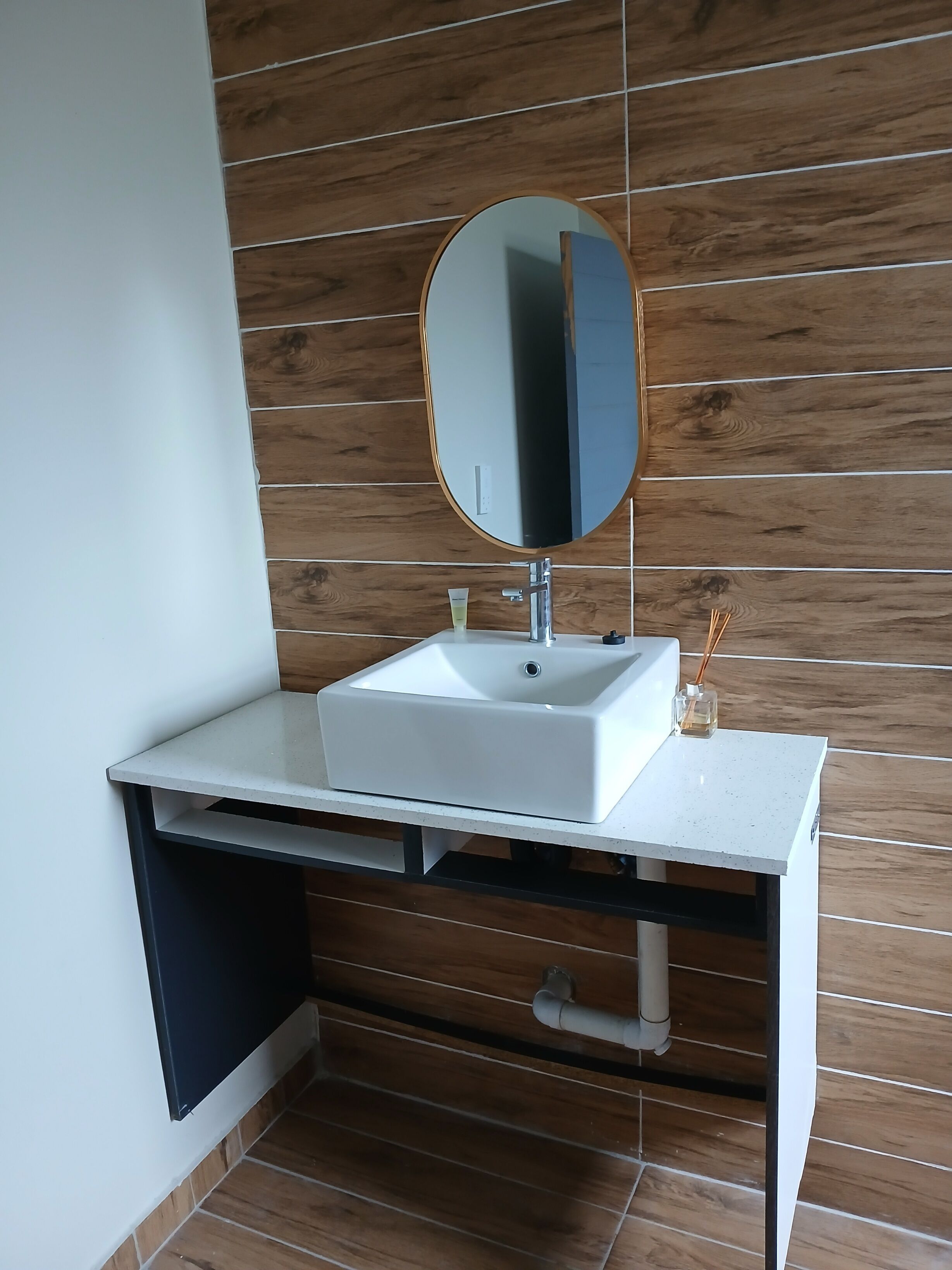 Family Double Room, Pool View | Bathroom | Towels, soap, shampoo, toilet paper