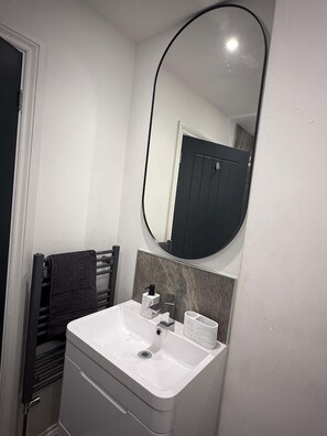 Douche, sèche-cheveux