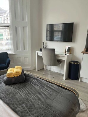 Iron/ironing board, WiFi, bed sheets
