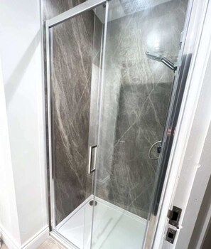 Shower, hair dryer - Seaside studio apartment (North Somerset)