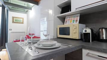 Huoneisto (1 Bedroom) | Yksityinen keittiö | Mikroaaltouuni, uuni, espressokone, vedenkeitin