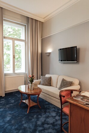 Dobbeltrom – classic, byutsikt | Strykejern/-brett og wi-fi (inkludert)