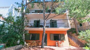 المنشأة من الخارج