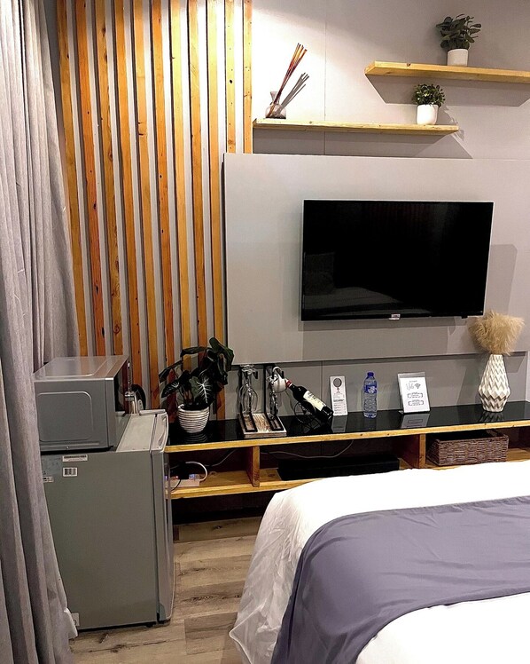Family Apartment, Balcony, City View | 1 bedroom, in-room safe, desk, laptop workspace