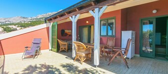  top floor apt with panoramic views