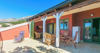 top floor apt with panoramic views