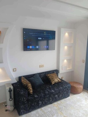 Living area - 3-bed Apt Tangier Beach - Pool, Sleeps 6, Air-con (Tangier)