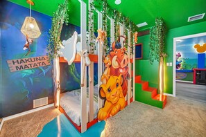 10 quartos, ferros/tábuas de passar roupa, Wi-Fi, roupa de cama