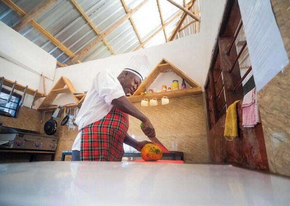 Private kitchen - Welcoming 13-bedroom campground in Saadani National Park. (Pwani)