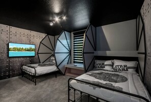 7 bedrooms, iron/ironing board, WiFi, bed sheets - Last Minute Disney! Private Pool, Hot Tub, Game Room & Themed Bedrooms. Book Now! #70069 (Orlando)