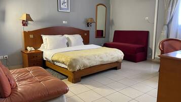 Junior Suite | 1 bedroom, desk, free WiFi