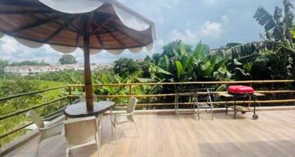 Lovely cabin with WiFi in charming Circasia