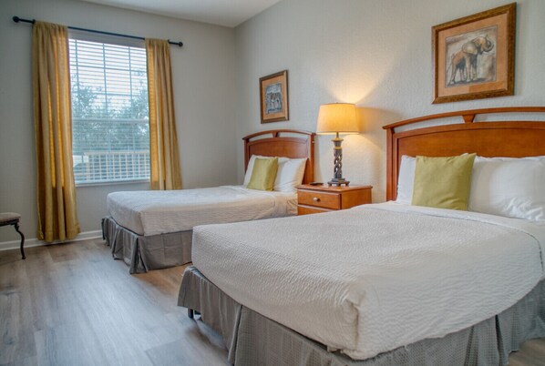 3 habitaciones, tabla de planchar con plancha, wifi y ropa de cama 