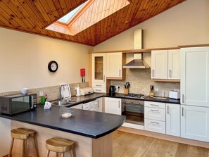 Dishwasher, high chair - 3 bedroom accommodation in Glengoulandie (Glengoulandie)