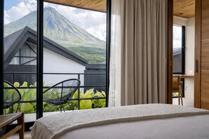 1 slaapkamer, een bureau, een strijkplank/strijkijzer, reisbedje