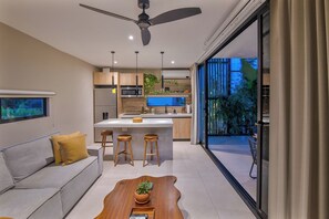 Smart TV - Volcano Views, Private Cinema, La Fortuna (La Fortuna)