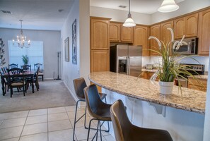 ثلاجة، ميكروويف، فرن، موقد طهي مسطح