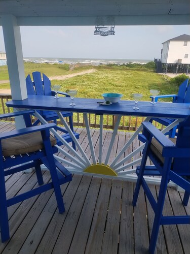 GILLIGANS BEACH HUT.. RELAXING BEACHFRONT GETAWAY-PET FRIENDLY