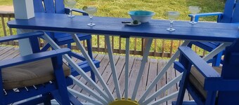 GILLIGANS BEACH HUT.. RELAXING BEACHFRONT GETAWAY-PET FRIENDLY